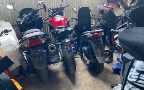 Centro di riciclaggio di moto rubate nella Riserva naturale dell’Aniene