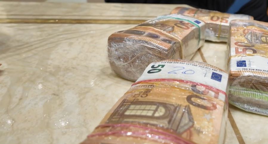 Ucciso in spiaggia tra i bagnanti: arrestato negli Emirati Sinomati, mandante dell’omicidio Shehaj