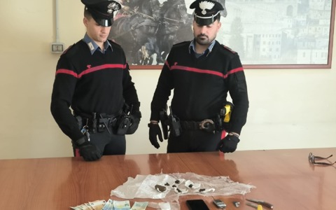 Spaccio di droga, sei arrestati tra cui due minori
