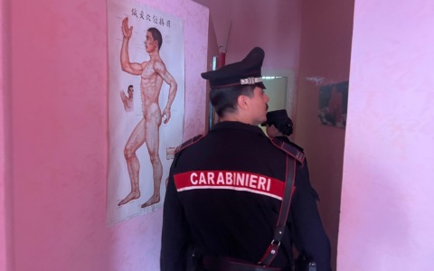 Sfruttamento della prostituzione, arrestata una donna cinese di 60 anni