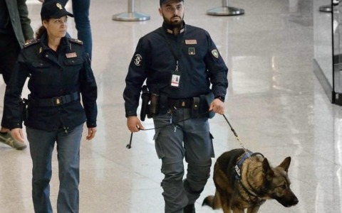 Da San Paolo a Roma con 48 ovuli nello stomaco