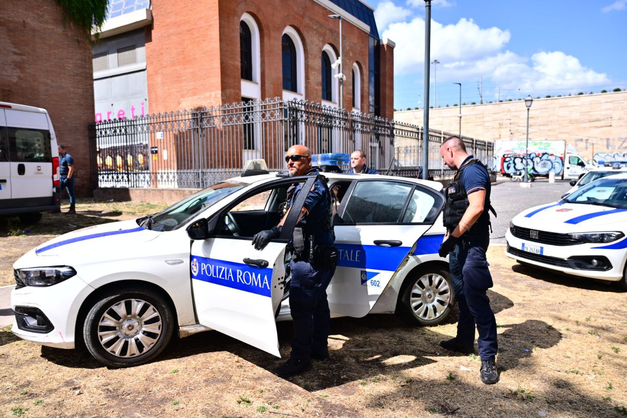 Blitz contro abusivismo e spaccio, sequestri e denunce all’Esquilino e in altri quartieri