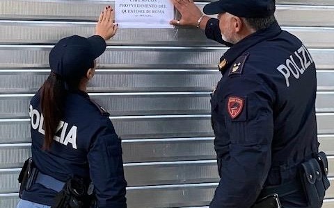 Vendeva alcolici a minorenni, ordinanza di chiusura per un minimarket