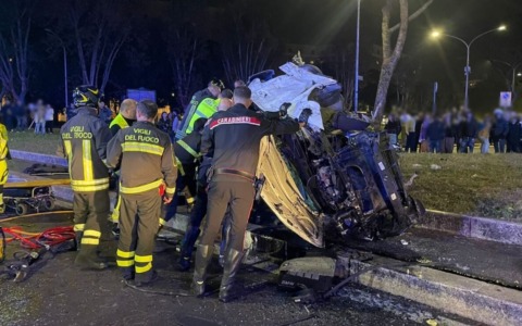 L’incidente mortale sulla Colombo, nei video si cercano altre auto