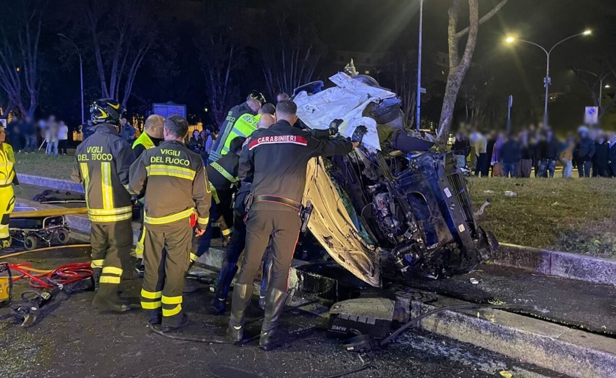 L’incidente mortale sulla Colombo, nei video si cercano altre auto