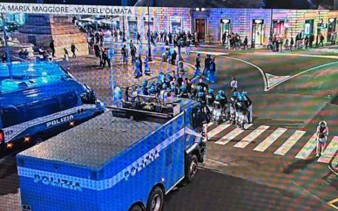 Poliziotti feriti durante gli scontri, interviene il Coisp