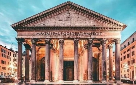 Turista giapponese cade dal muro perimetrale del Pantheon e muore