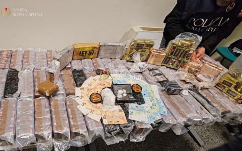 Due quintali di droga destinati allo spaccio nella Capitale, un arresto