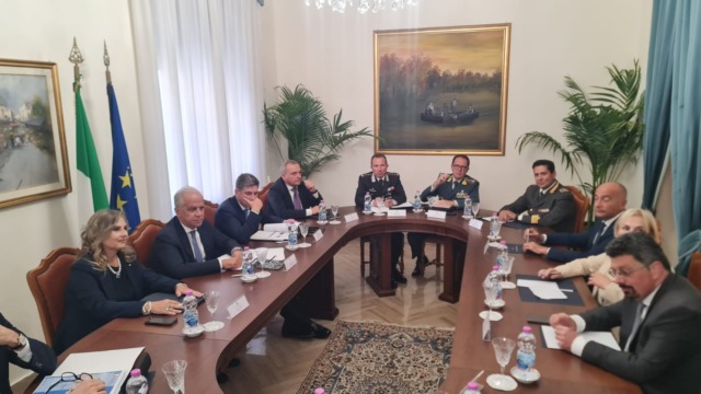 Attentati, vertice con il ministro Piantedosi: “Lo Stato non arretra, anzi risponderà con azioni concrete”