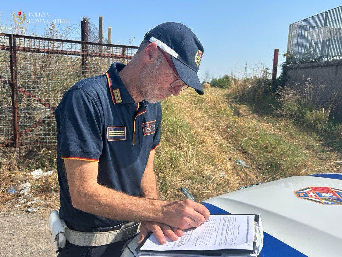 Pisana, Polizia Locale scopre discarica abusiva durante intervento per incendio
