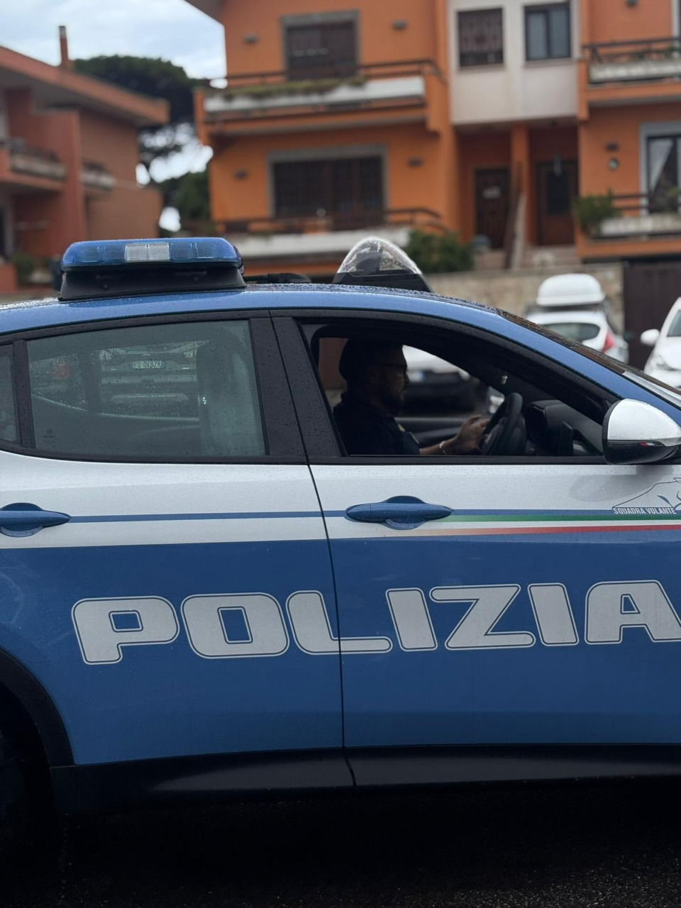 Evade dai domiciliari e accoltella un uomo, arrestato dopo un mese di fuga
