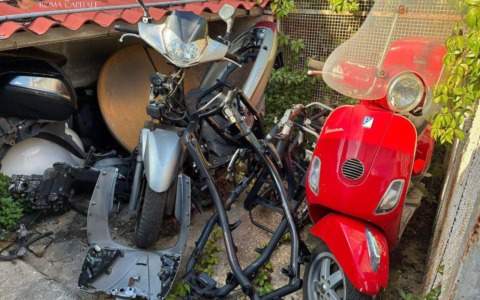 Scoperto deposito di moto rubate: veicoli smontati e rivenduti online, denunciato un 60enne