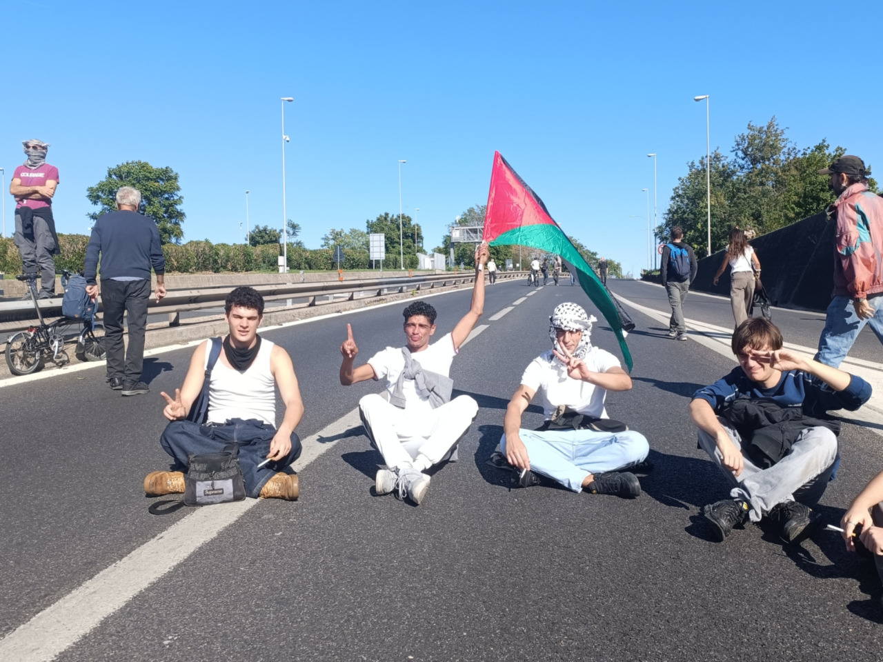 Corteo pro-Palestina: migliaia in piazza da tutta Italia, massima allerta sicurezza