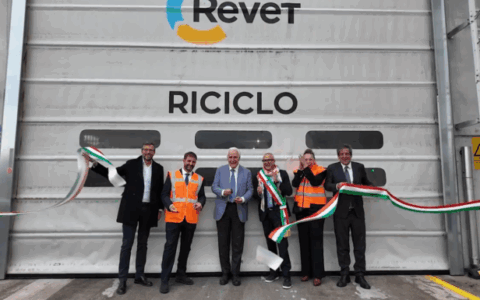 Revet (Gruppo Plures) avvia la seconda linea di produzione dell’impianto di riciclo plastiche post-consumo a Pontedera