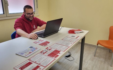 AISM inaugura il nuovo punto informativo presso l’Ospedale dei Castelli