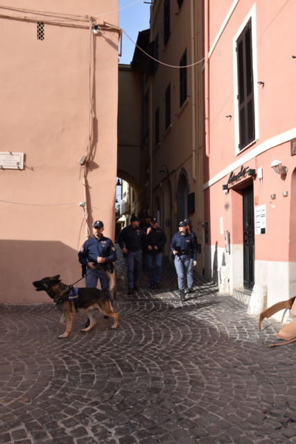 Tre arresti della Polizia per droga ed uno per violenza domestica e resistenza a P.U.