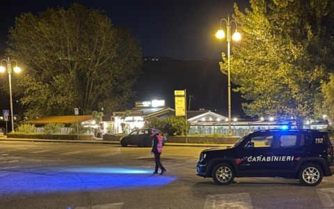 Investono due ragazzi dopo una lite in discoteca, tre arresti per tentato omicidio