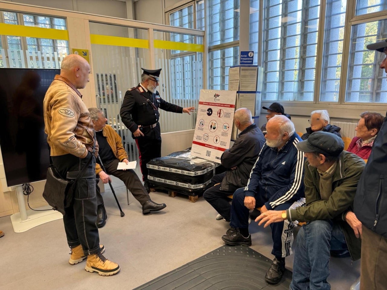 Carabinieri negli uffici postali per difendere gli anziani dalle truffe