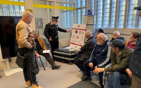 Carabinieri negli uffici postali per difendere gli anziani dalle truffe