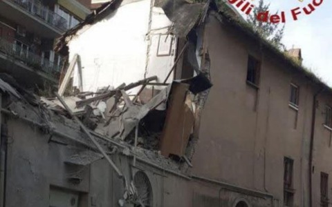 Crollo della palazzina dopo l’esplosione, in quattro rischiano il processo per omicidio colposo