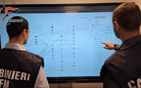 Tre uomini in manette per spaccio via social