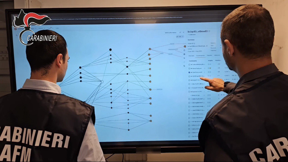 Tre uomini in manette per spaccio via social