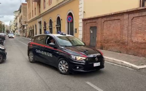 Controlli dei carabinieri a Porta Portese