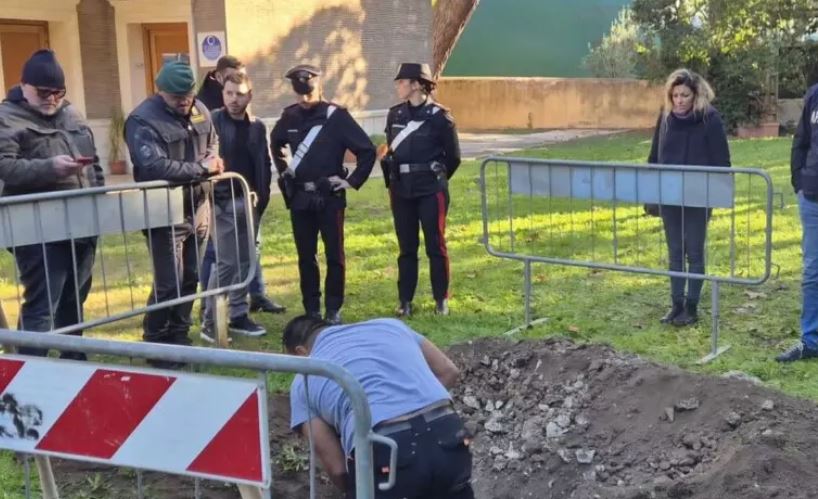 Il caso Adinolfi, la ruspa alla Casa del Jazz: “Si scava in più punti”