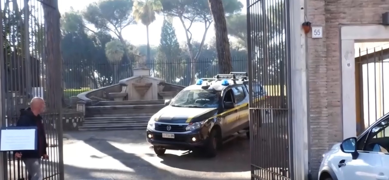 Sono ripresi gli scavi alla Casa del Jazz alla ricerca dei resti del Giudice Adinolfi