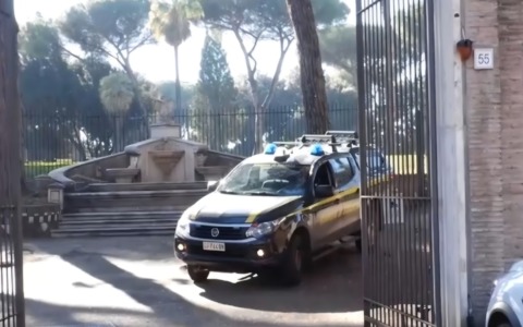 Sono ripresi gli scavi alla Casa del Jazz alla ricerca dei resti del Giudice Adinolfi