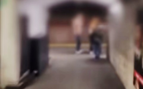 Aggredita troupe tv che seguiva lo youtuber Cicalone in metro