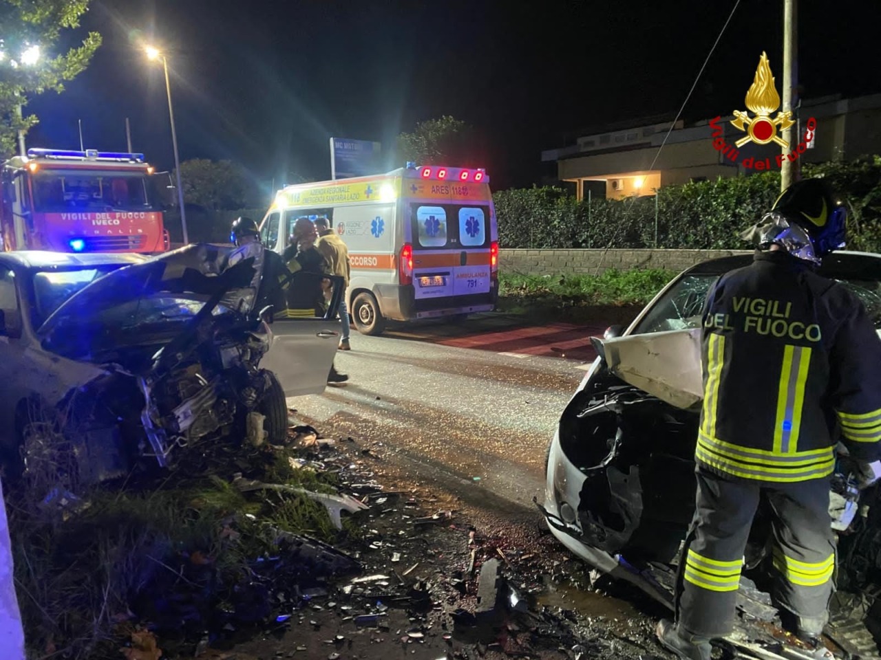 Scontro tra due auto, morto un 19enne. Feriti gli amici