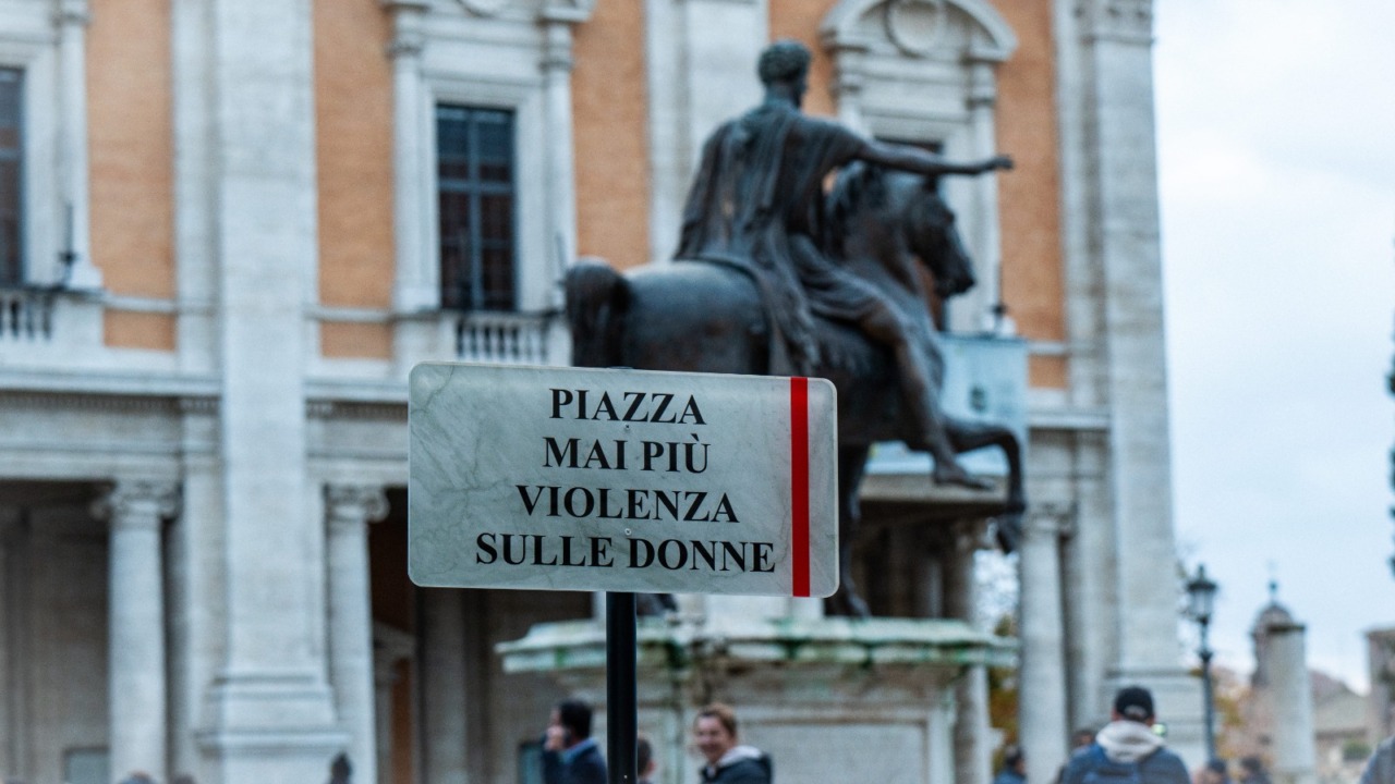 Consiglio comunale, in apertura i nomi delle vittime di femminicidio