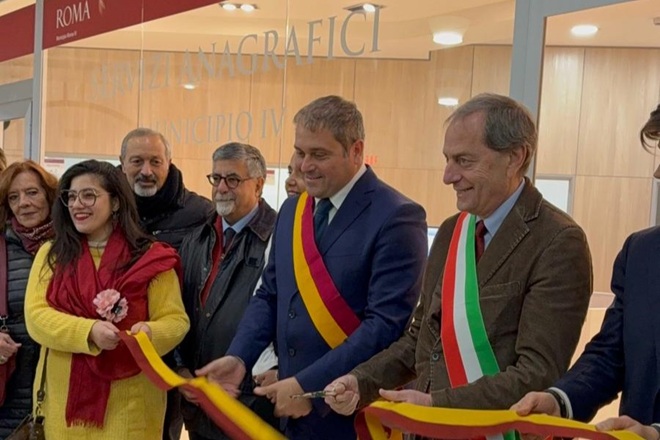 Inaugurato a Casal Bertone il nuovo sportello anagrafico