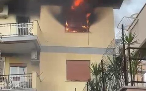 Appartamento in fiamme a Primavalle, due intossicati