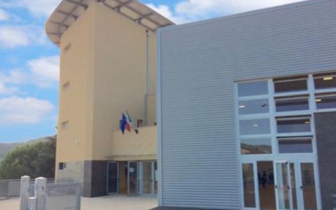 Atti vandalici, topi e anche una volpe, inagibile l’Istituto Publio Elio Adriano