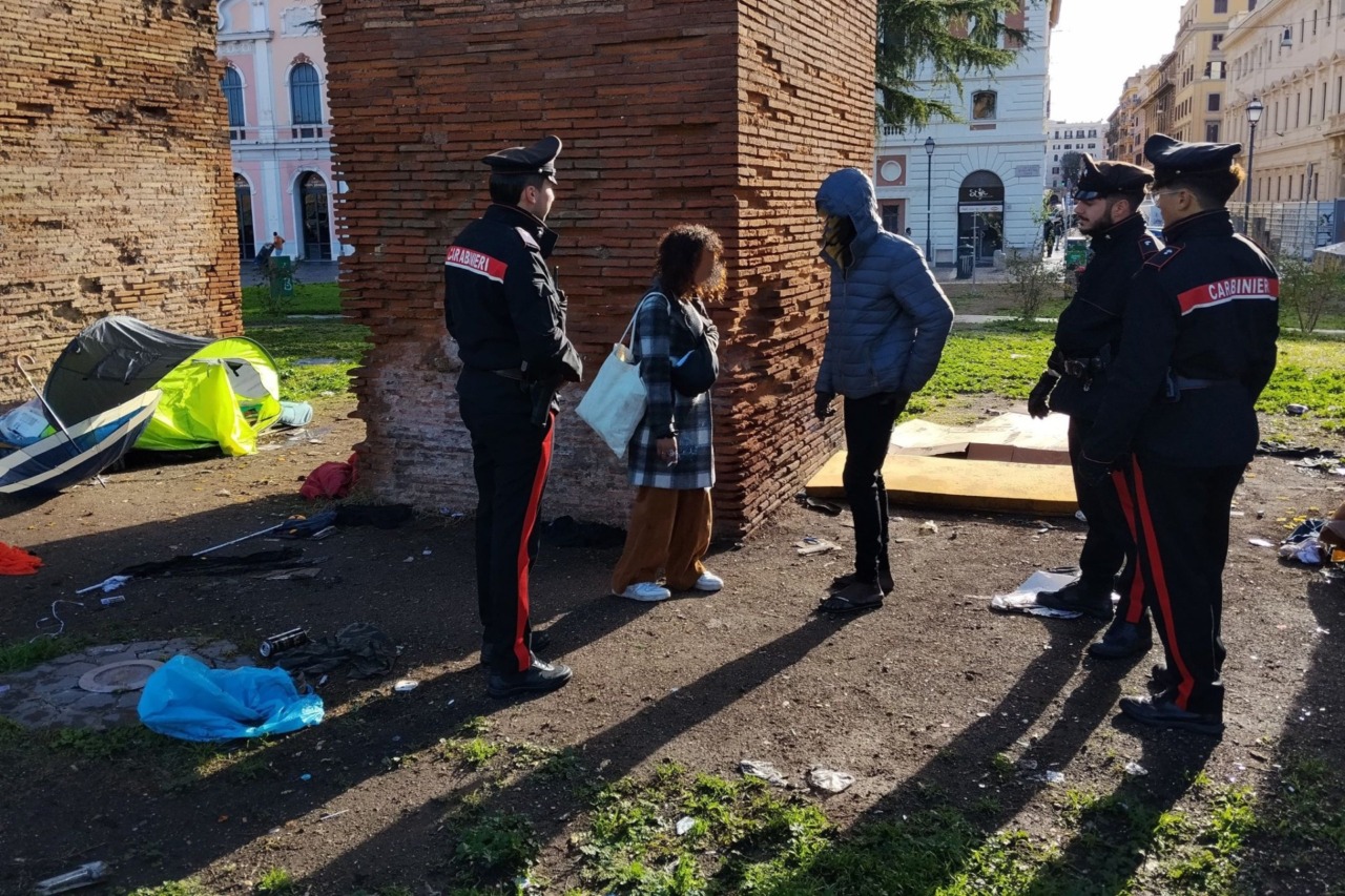 Illegalità e degrado, il blitz all’esquilino