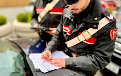 14enne alla guida di un’auto a noleggio risultata rubata provoca un’incidente