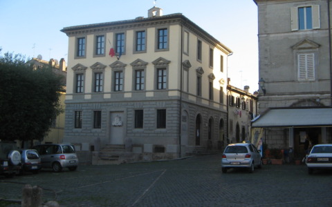 Compra auto su una piattaforma e-commerce, ma era una truffa. Due denunce