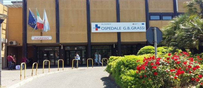 Minaccia di darsi fuoco, perché non accetta la relazione del figlio con un’italiana