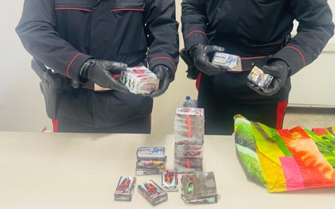 Trovato con due chili di hashish nella Fiat 500, arrestato giovane di 22 anni