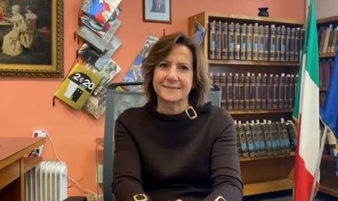 Giulio Cesare, dopo gli sudenti parla la preside: “La scritta è la reazione alle inziative del liceo”