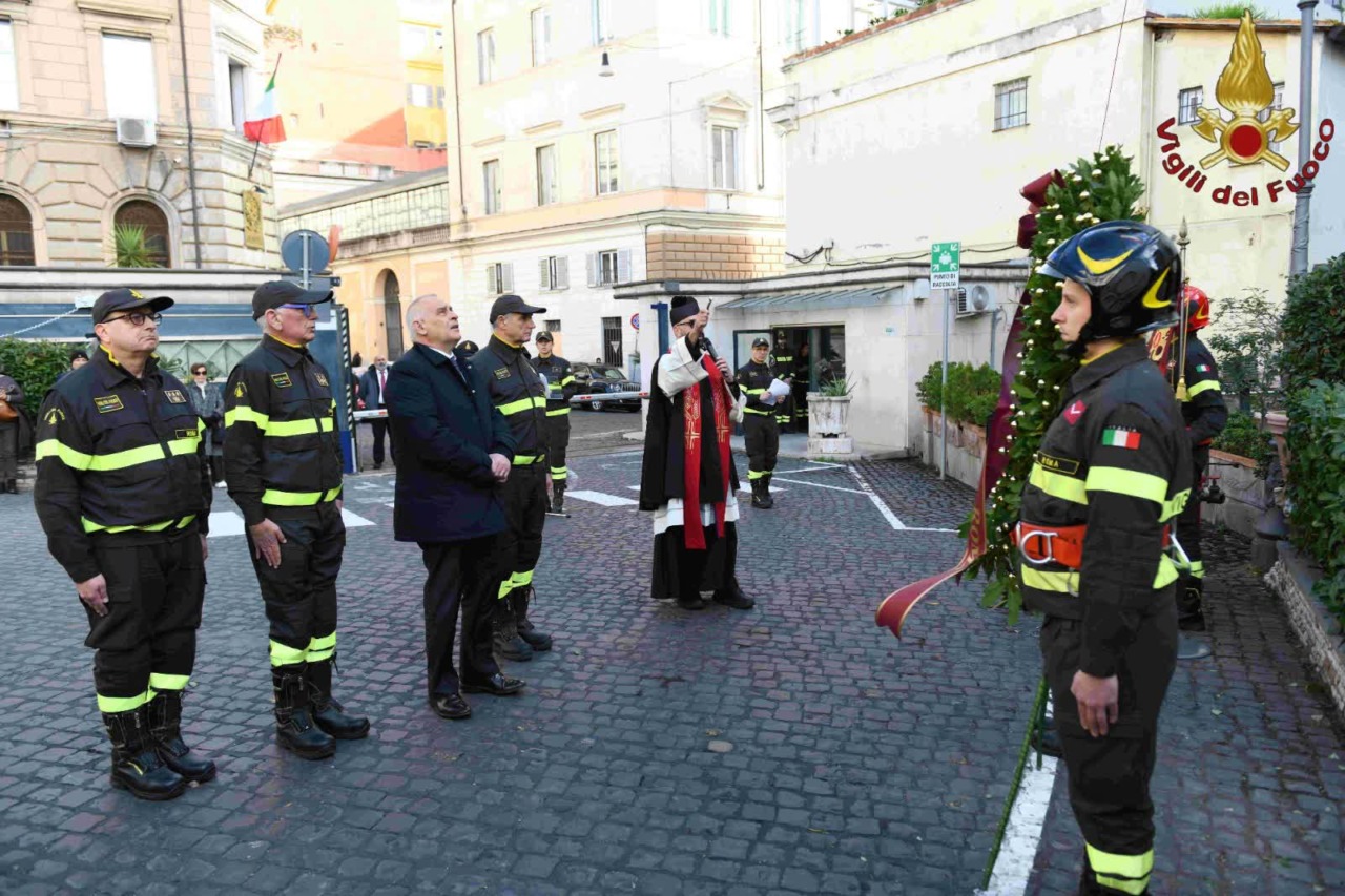 Inaugurata una nuova stele in memoria dei Vigili del Fuoco caduti