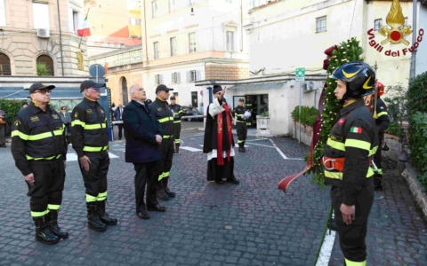 Inaugurata una nuova stele in memoria dei Vigili del Fuoco caduti