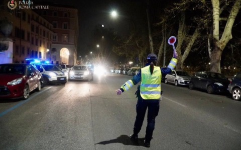 Movida, oltre 2000 illeciti accertati e un denunciato per vendita di alcolici a minorenni