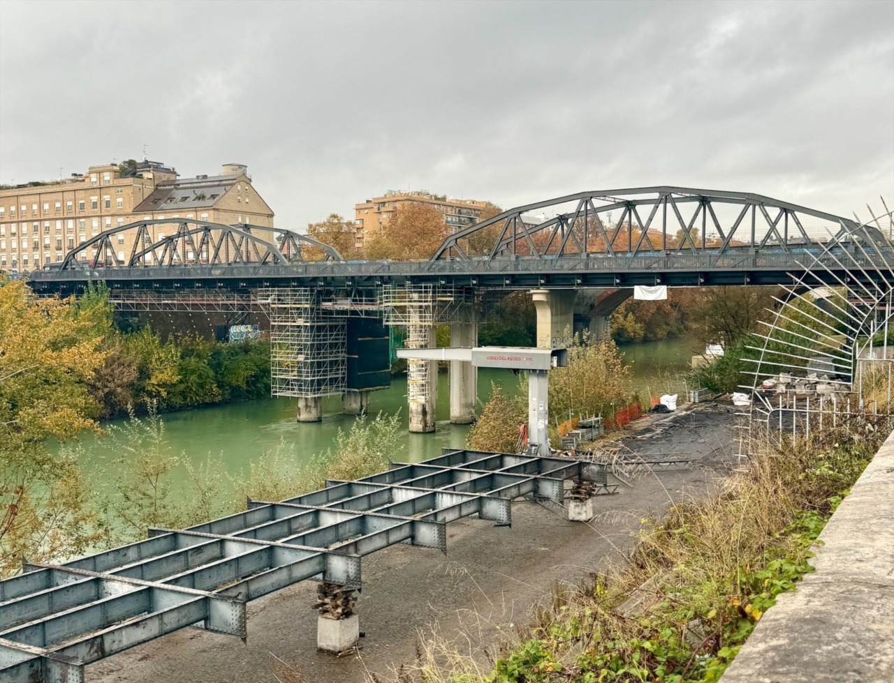 Ponte dell’Industria, montati gli arconi storici. Il ponte è regolarmente aperto al traffico