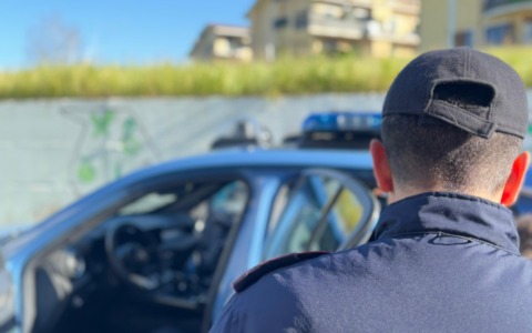 Arrestato il “rapinatore gentile”, colpi in serie tra uffici postali e supermercati