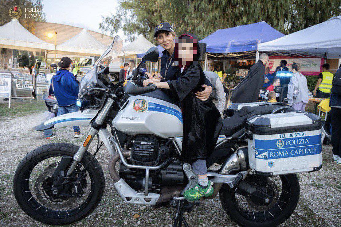 La Polizia Locale con i bambini del centro di neuroriabilitazione del Santa Lucia IRCCS