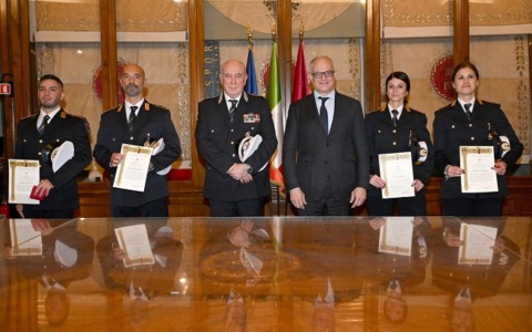 Premiati dal Sindaco Gualtieri quattro agenti della Polizia Locale