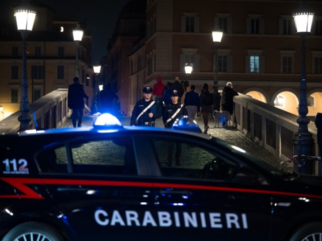 Spagnolo rapinato e minacciato con un coltello, denunciati 4 giovani